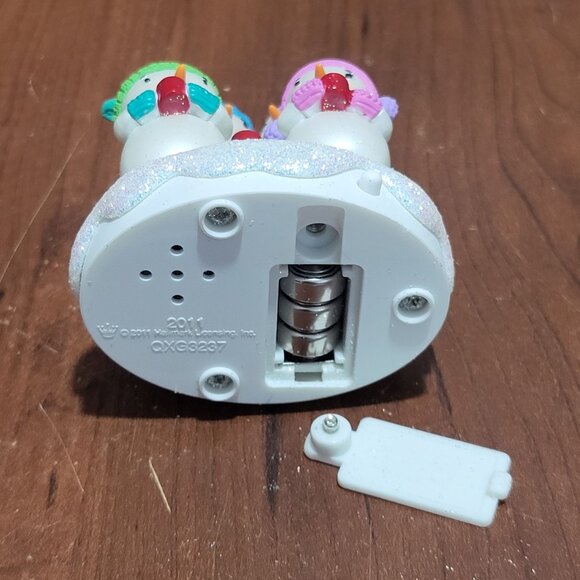 Hallmark Christmas Musical Ornament We Need A Little Christmas Snowmen 2011 - Picture 7 of 15